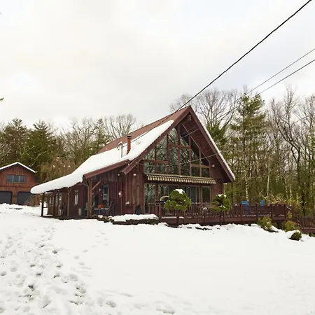 The Cabin At Deep Hollow